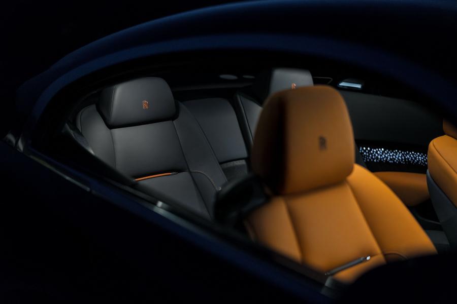 Интерьер Rolls-Royce Wraith Luminary Collection 2018 года  (фото 8 из 10)